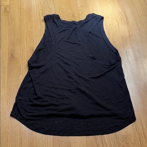 LULULEMON mesh workout top - Picture 2 of 3